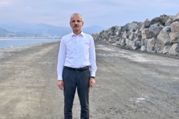 Bakan Uraloğlu, Mersin’de teşkilat mensuplarıyla bir araya geldi