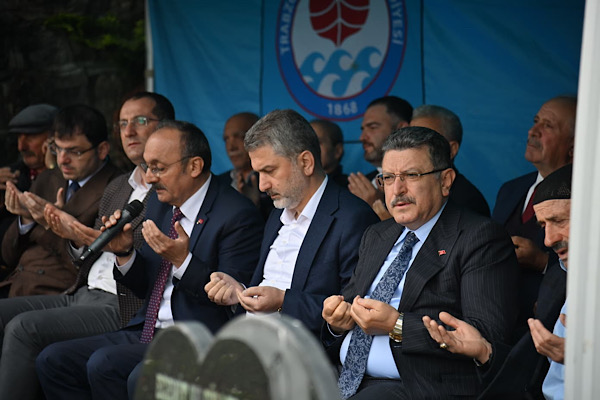 Eski AK Parti Trabzon Milletvekili Mustafa Cumur kabri başında anıldı