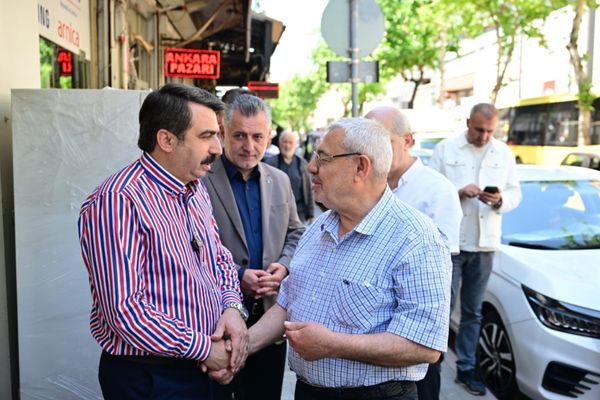 Yıldırım Belediye Başkanı Yılmaz esnaf ve vatandaşla bayramlaştı