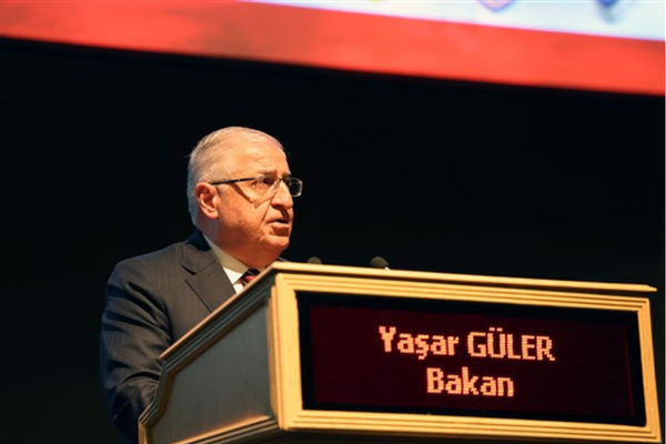 Bakan Güler, Komutanlarla birlikte mehmetçiklerle bayramlaştı