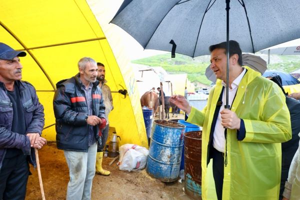 Arıkan, kurban pazarında üreticilerin sorunlarını dinledi