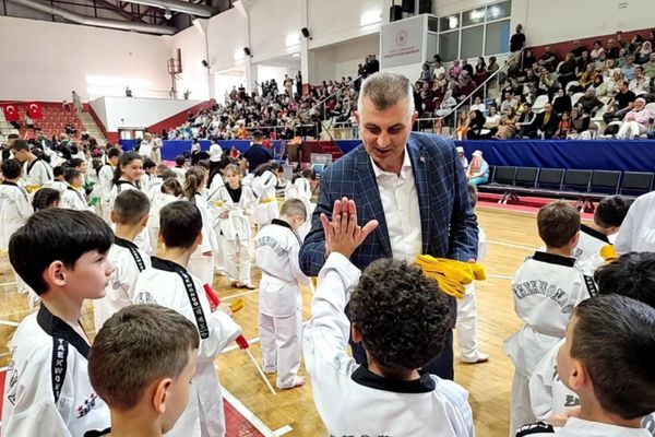 305 Gölcük Belediyespor Taekwondo sporcusu kuşak atladı