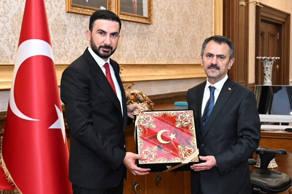 Türk Dünyası Gençlik Vakfı Genel Başkanı İzol, Vali Aktaş’ı ziyaret etti