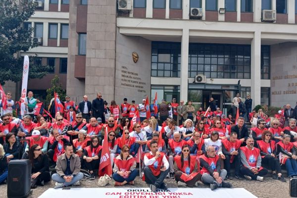 Eğitim-İş Bursa Şubesi’nden öğretmenlere yönelik şiddete tepki