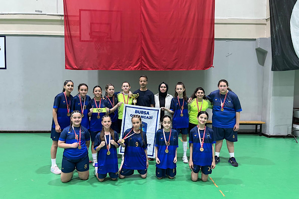 Bursa’da Küçük Kızlar Futsal İlçe Birinciliği tamamlandı
