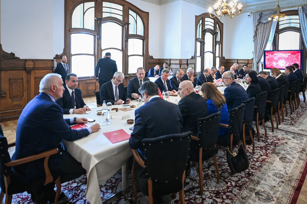 Bakan Ersoy: Turizmde yaz sezonu ve finansman masaya yatırıldı
