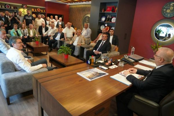 Edremit’te bayramlaşma programı yoğun katılımla gerçekleştirildi