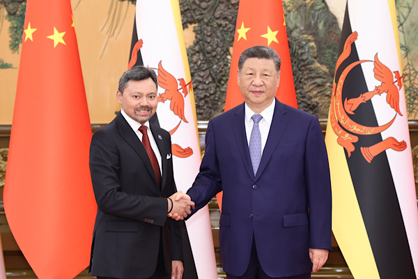 Xi Jinping, Brunei Veliaht Prensi Billah ile görüştü