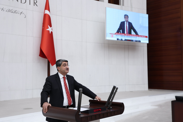 Ekmen: 5G konuşulurken whatsApp mesajları bile gecikiyor