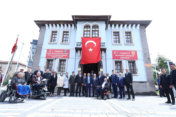 Başkan Büyükkılıç, Kayserililerle bayram boyunca bir araya geldi