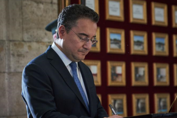 Babacan: Esnaf ve KOBİ’ler yüksek faiz yükü altında eziliyor