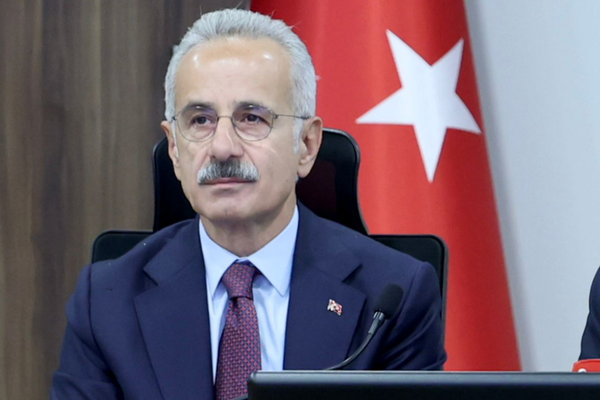 Uraloğlu: Halkalı-Arnavutköy metro hattı ilk gününde 10 bin yolcuya hizmet verdi