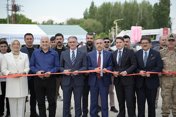 Van’da 100 Aile Destek Merkezi’nin yıl sonu sergisi açıldı