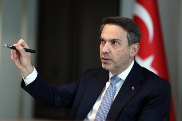 Bayraktar, UKEF ile enerji yatırımlarında finansman iş birliklerini görüştü