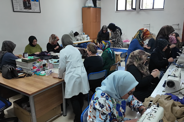 Malatya’da hazır giyim kursu ile kadınlar meslek ediniyor