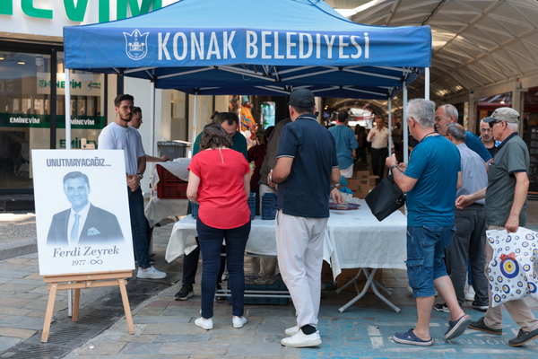 Kemeraltı’nda Zeyrek için helva dağıtıldı