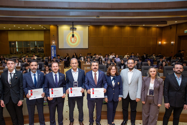 Bursa’da liselilerden meclis deneyimi: 180 öğrenci üç gün boyunca kanun yazacak