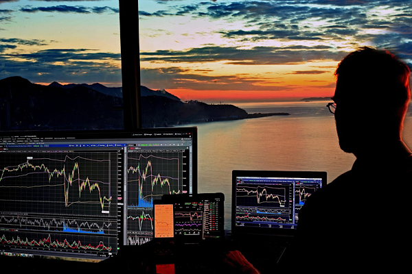 Asya borsalarında karışık seyir, ABD verileri ve jeopolitik riskler gündemde