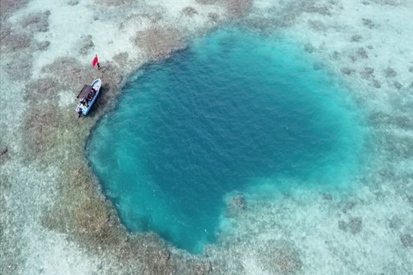 Huangyan Adası’nda mercan resifli mavi delik raporlandı