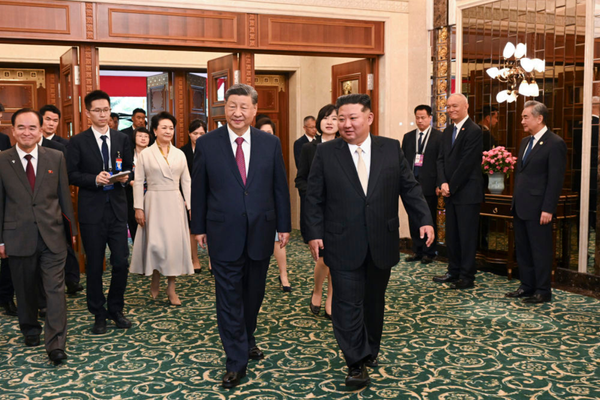 Çin Cumhurbaşkanı Xi ve eşi, Kim Jong Un’un onurlarına verdiği öğle yemeğine katıldı