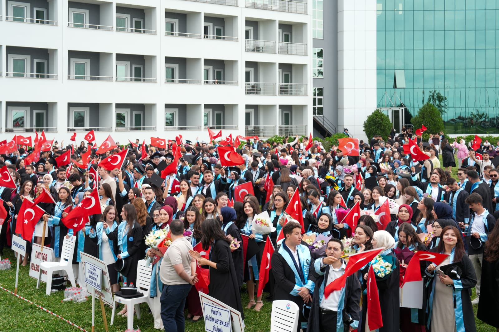 KTÜ İİBF’de 624 öğrenci mezun oldu