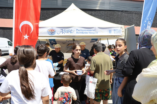 Bursa’da 17 ilçede aşure ikramı sürüyor