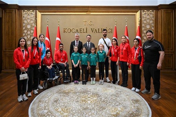 Derece elde eden sporcular Vali Aktaş’ı ziyaret etti