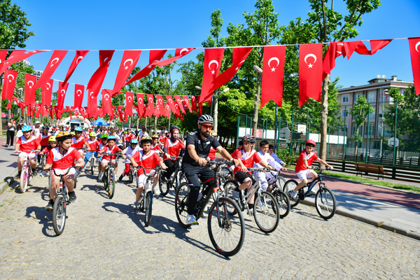 Esenyurt’ta çocuklar ve gençler için bisiklet şenliği düzenlendi