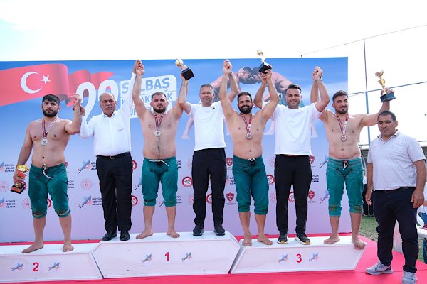 22. Salbaş Karakucak Güreşleri’nde Başpehlivan Mehmet Çelebi oldu