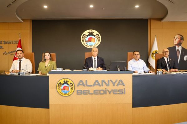 Özçelik: Şehri plan dahilinde yeniliyoruz