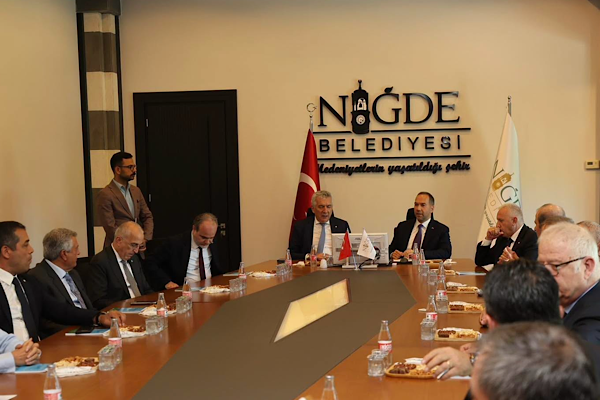 Başkan Özdemir, İSO heyetini ağırladı