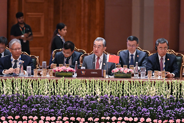Wang Yi’den BRICS mesajı: Ortak sorunlara ortak yanıt