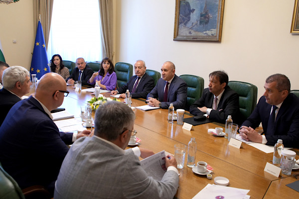 Radev: Hükümet, kayıt dışı ekonomiyi sınırlamak için çalışıyor