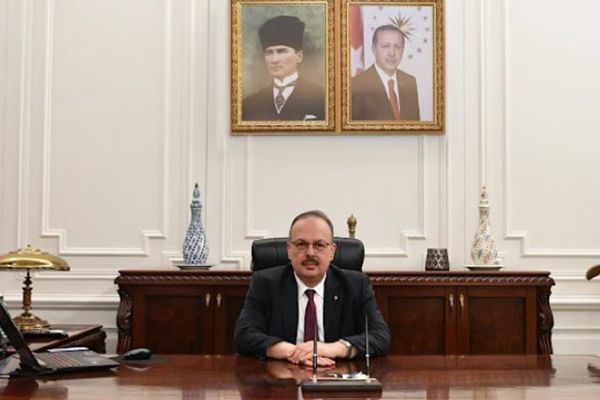 Bayburt Valisi Eldivan’dan Ankara Valisi Canbolat’a ziyaret