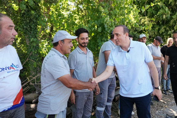 Konyaaltı Belediye Başkanı Kotan, Çandır fasulyesi ekimine katıldı