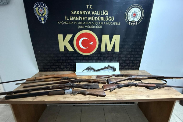 Sakarya’da silah kaçakçılığı operasyonu: Ruhsatsız silahlar ele geçirildi