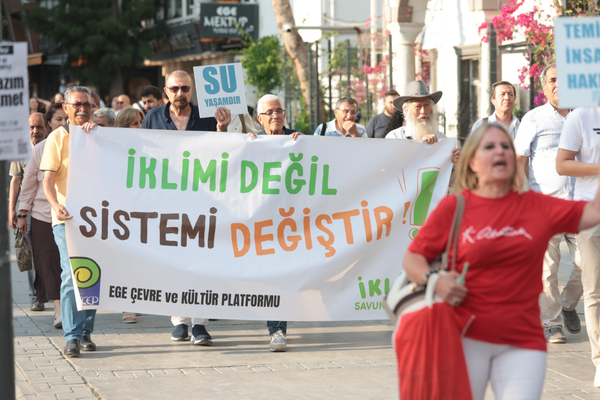İzmir’de Ekolojik Mücadele ve Direniş Yürüyüşü düzenlendi