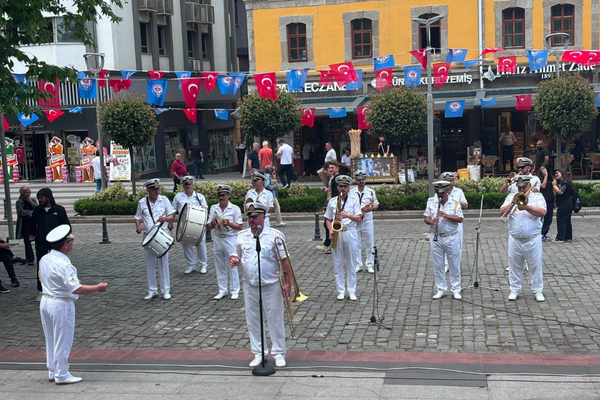 Trabzon Meydan parkı’nda mehter coşkusu