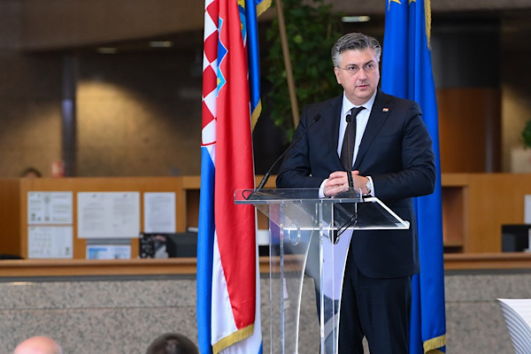 Plenkovic: Hvar Adası’nda Dubovica–Sveta Nedelja yol projesi tamamlandı