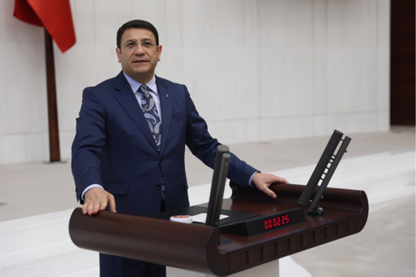 Şahin: Protokol geçecek diye yol yapılıyorsa, vatandaş için de bütçe yapılmalı