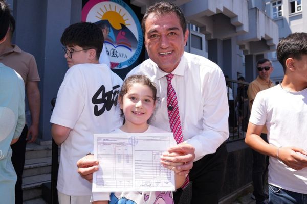 Başkan Köse, öğrencilerin karne sevincine ortak oldu