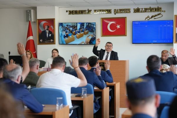 Düzce Belediye Meclisi’nde 25 madde komisyonlara havale edildi