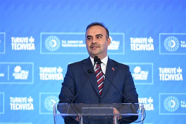 Bakan Kacır, İzmir’de sanayi ve yatırım programlarına katıldı