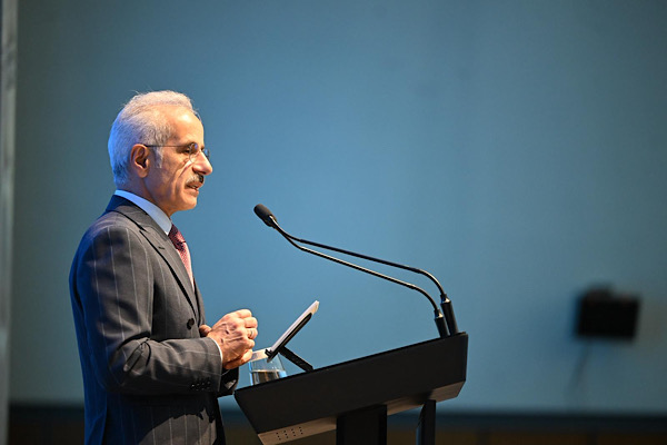 Uraloğlu: Hakkari’nin ulaşım ağını güçlendirmek için dev yatırımları hayata geçirdik