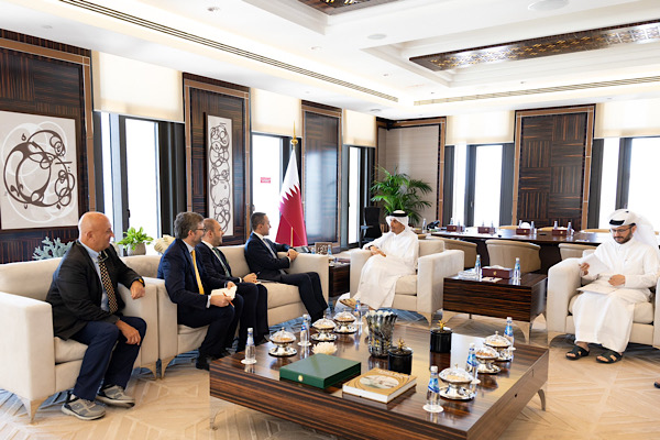 Katar Başbakanı Al-Thani, AB Körfez Özel Temsilcisi Di Maio ile görüştü