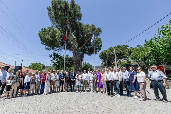 Foça Yeniköy’de Atatürk heykeli açıldı