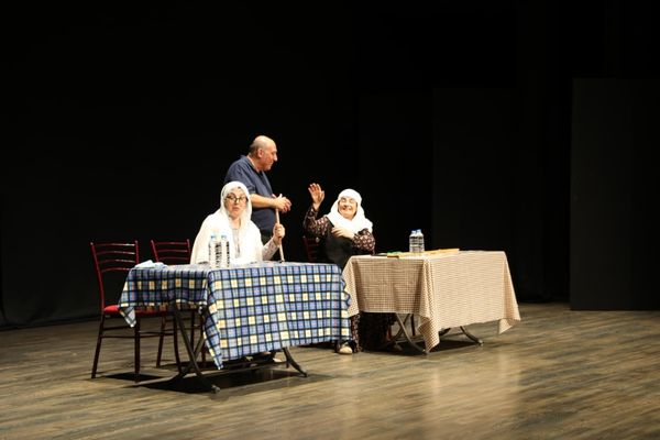Aydın Tiyatroları’ndan “Lokanta” oyunu sergilendi