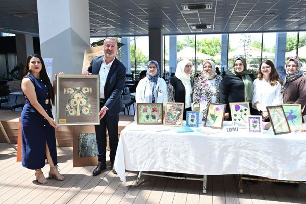 Karacabey Belediyesi Sanat Atölyeleri Yıl Sonu Sergisi ziyarete açıldı