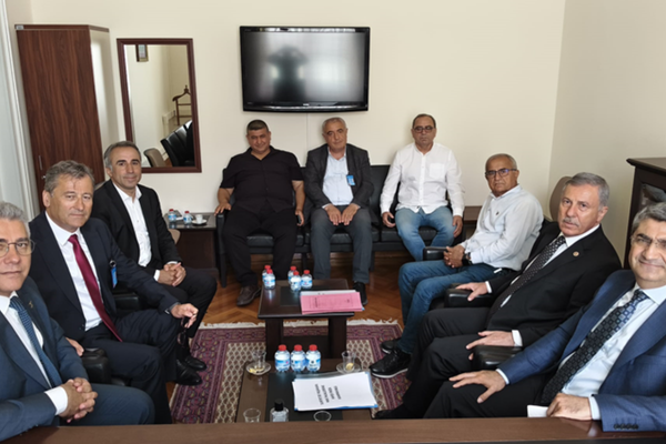 Ekmen: Nerede bir haksızlık ve zulüm varsa karşısında durmak insanlığın gereğidir