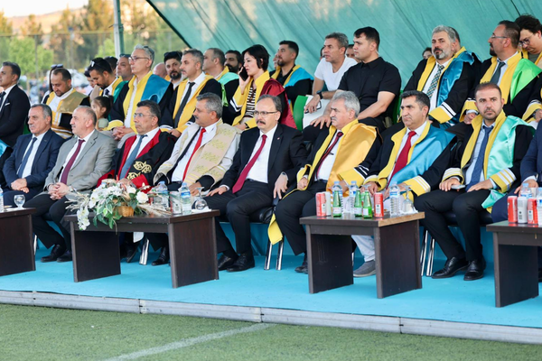 Vali Kızılkaya, Siirt Üniversitesi mezuniyet törenine katıldı